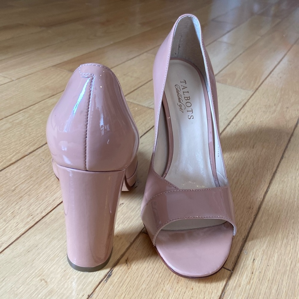 Nude pink chunky heel pumps